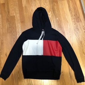 Navy blue Tommy Hilfiger sweatshirt!